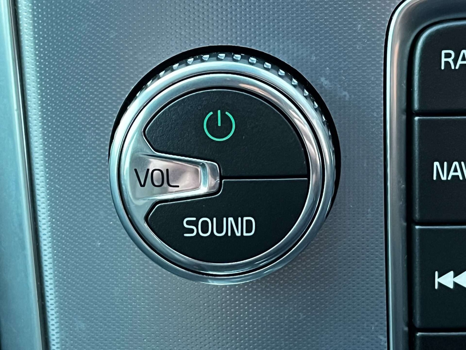 Used Volvo XC60 2017 for sale - 76957811: Photo 39