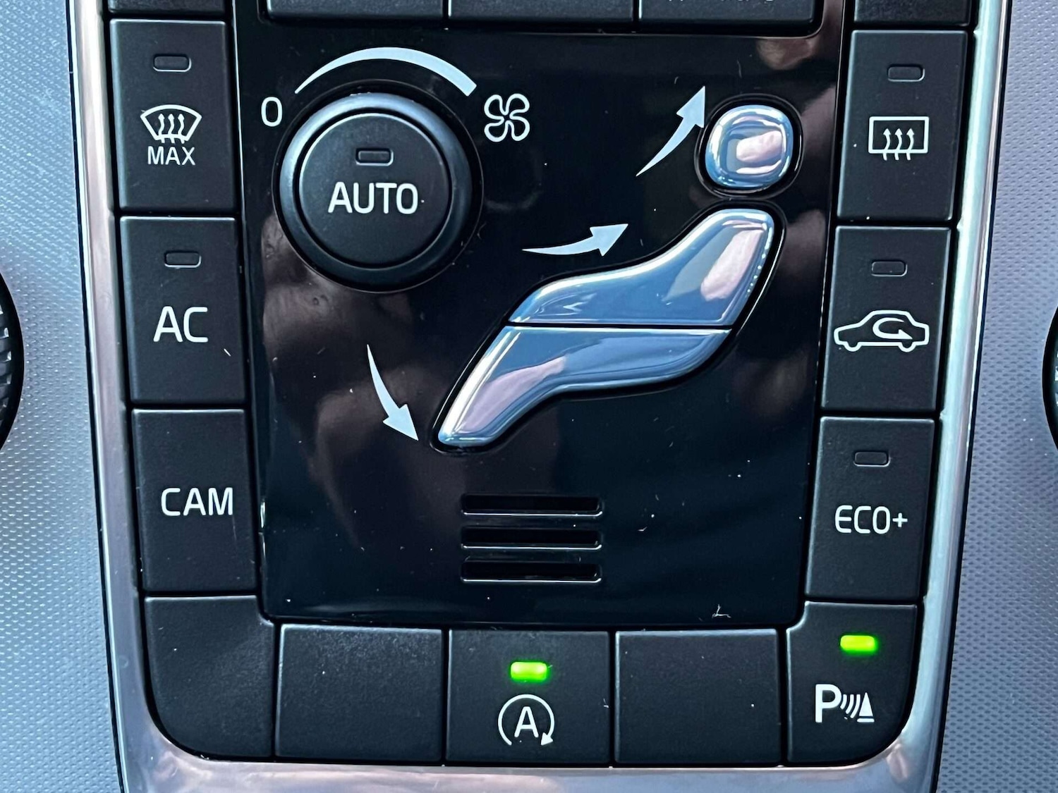 Used Volvo XC60 2017 for sale - 76957811: Photo 44