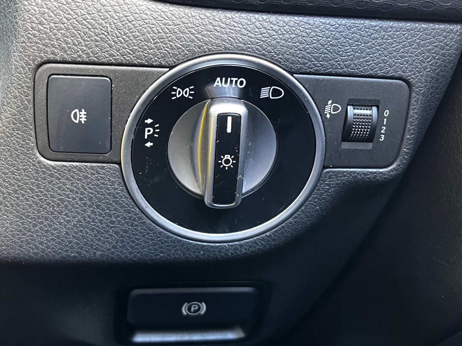 Used Mercedes-Benz A-Class 2016 for sale - 77558219: Photo 65