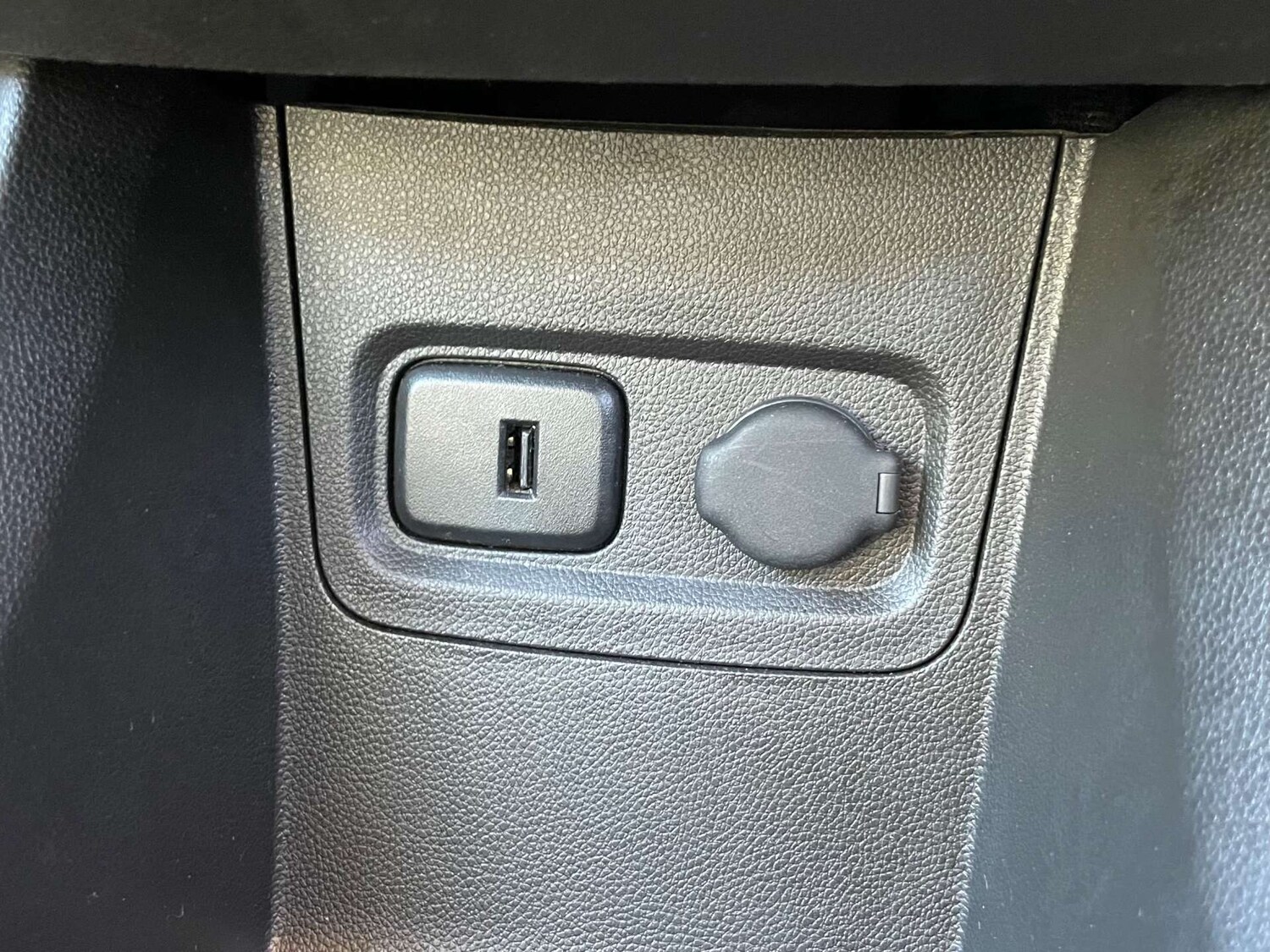 Used Vauxhall Viva 2016 for sale - 77664895: Photo 31