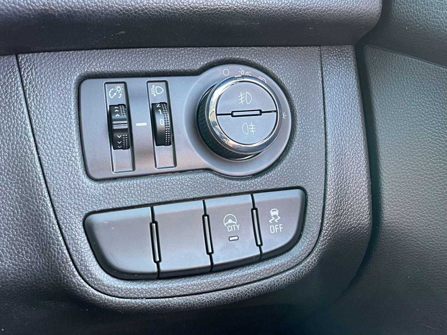 Used Vauxhall Viva 2016 for sale - 77664895: Photo 37