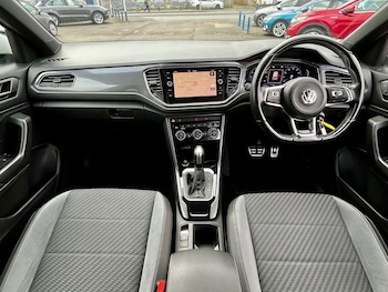 Used Volkswagen T-Roc 2019 for sale - 77506808: Photo