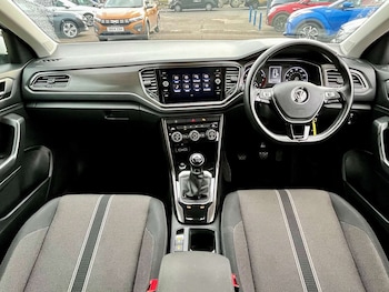 Used Volkswagen T-Roc 2019 for sale - 76905370: Photo