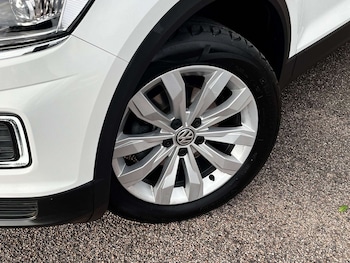 Used Volkswagen T-Roc 2019 for sale - 76905370: Photo