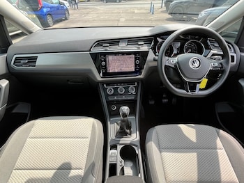 Used Volkswagen Touran 2020 for sale - 75426642: Photo