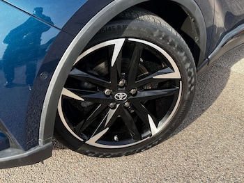 Used Toyota C-HR 2023 for sale - 77449552: Photo