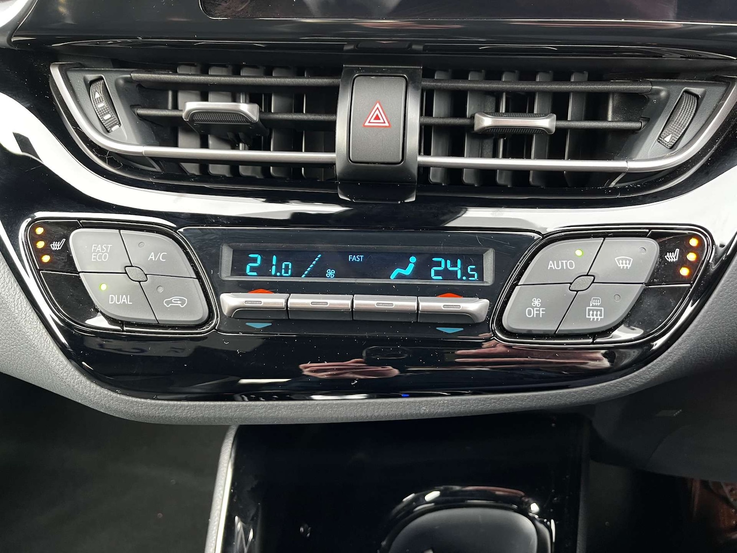 Used Toyota C-HR 2023 for sale - 77449552: Photo 56