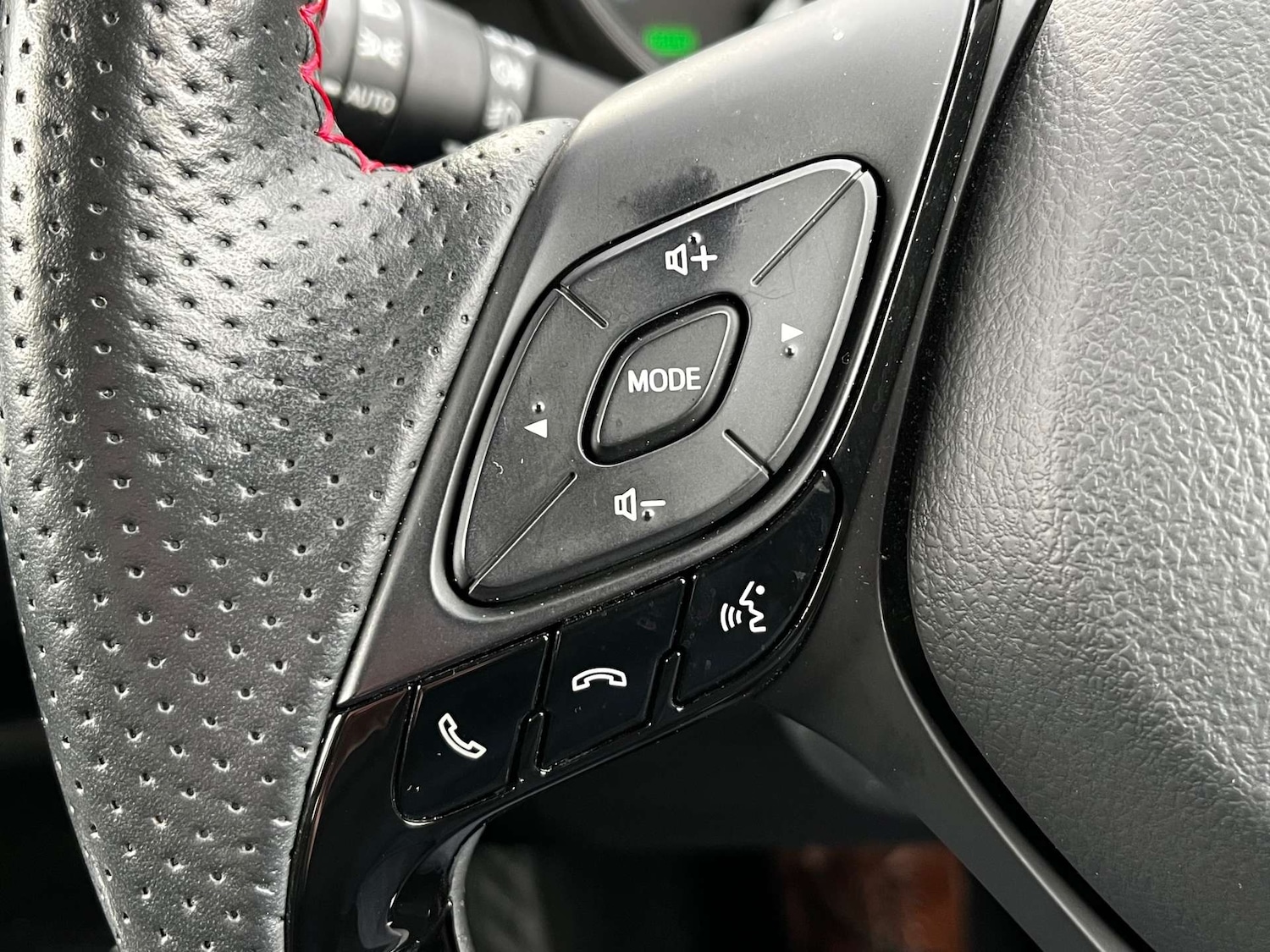 Used Toyota C-HR 2023 for sale - 77449552: Photo 62