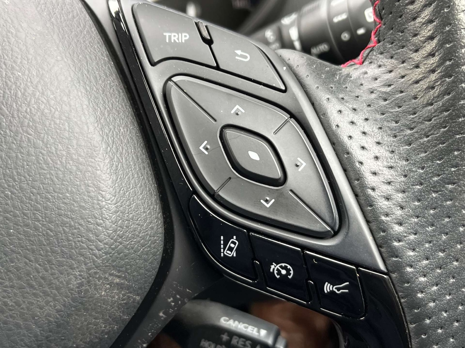 Used Toyota C-HR 2023 for sale - 77449552: Photo 63