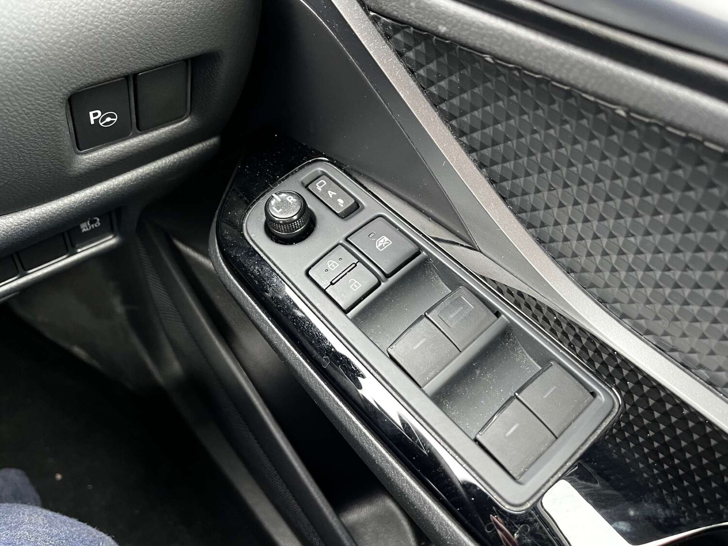 Used Toyota C-HR 2023 for sale - 77449552: Photo 70