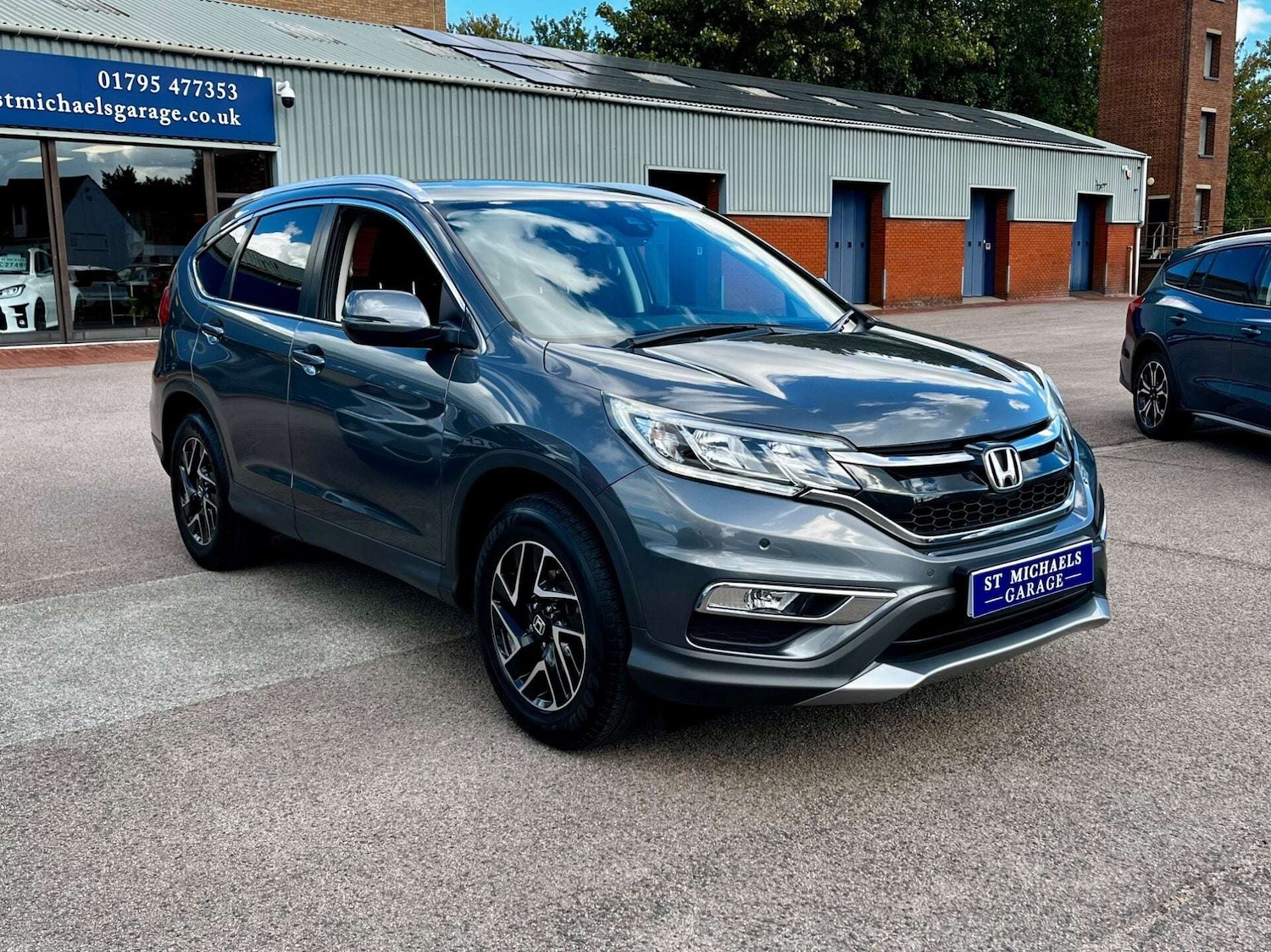 Used Honda CR-V 2017 for sale - 76905312: Photo 4