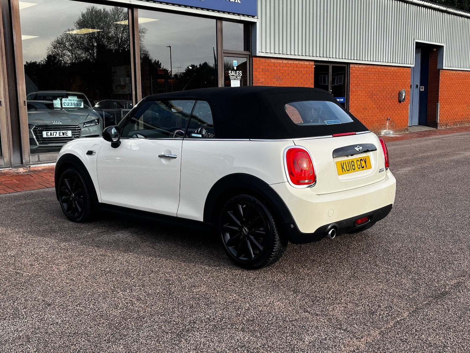 Used MINI Convertible 2018 for sale - 76807109: Photo 11