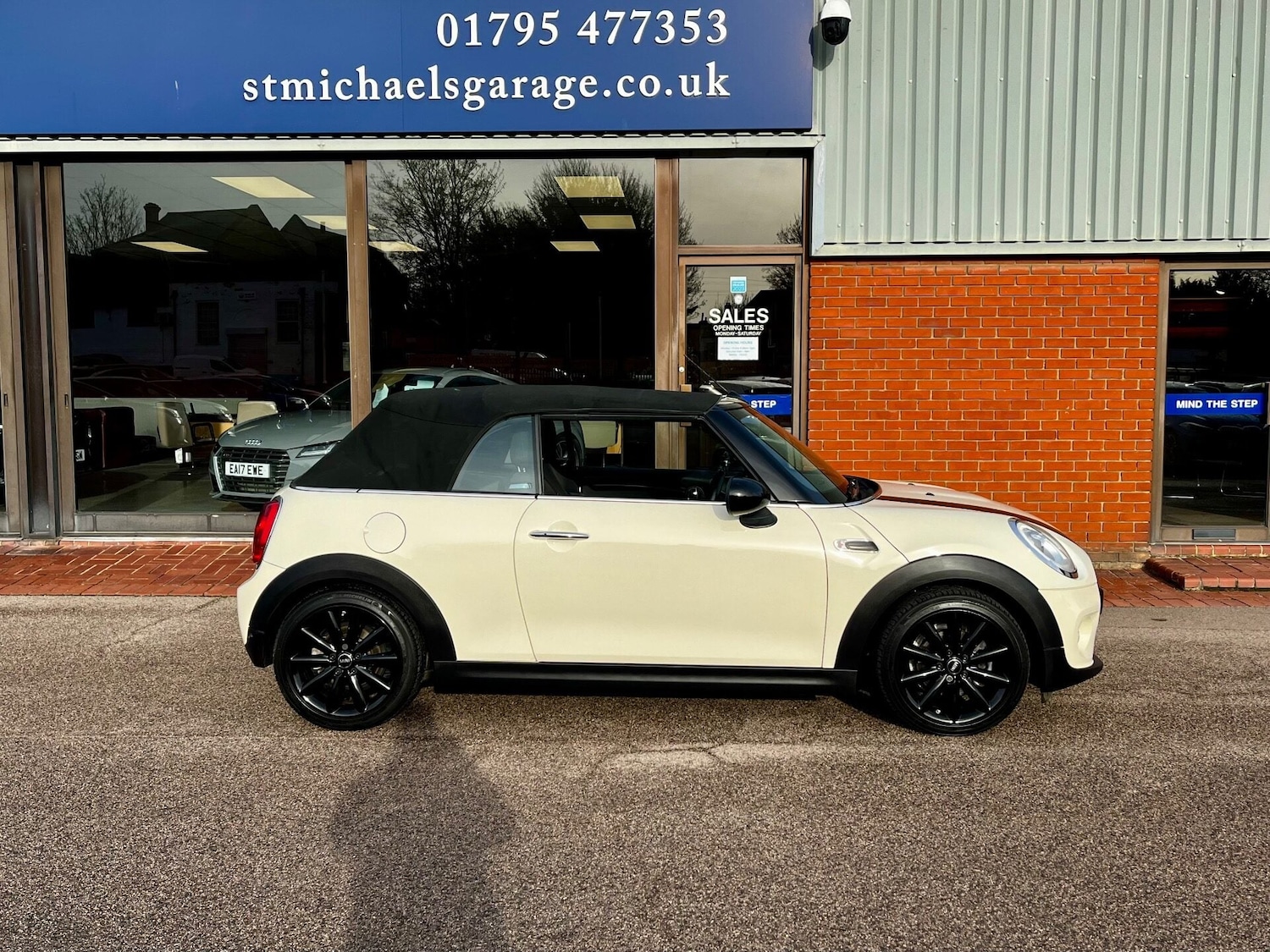 Used MINI Convertible 2018 for sale - 76807109: Photo 12