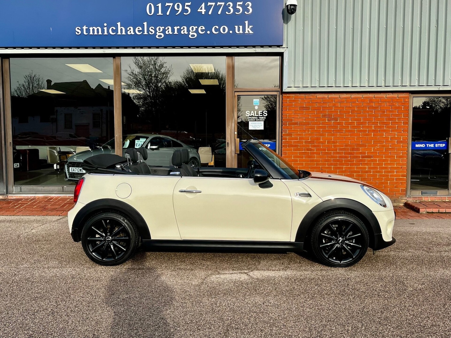 Used MINI Convertible 2018 for sale - 76807109: Photo 13