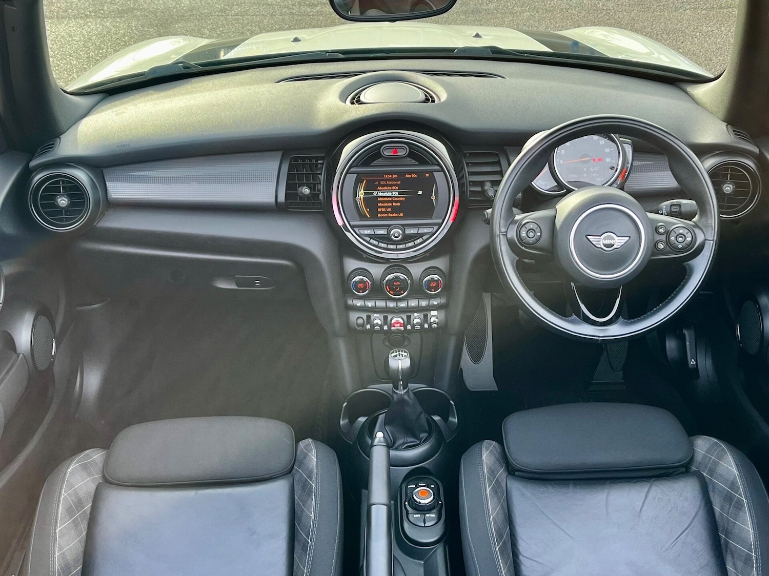 Used MINI Convertible 2018 for sale - 76807109: Photo 2