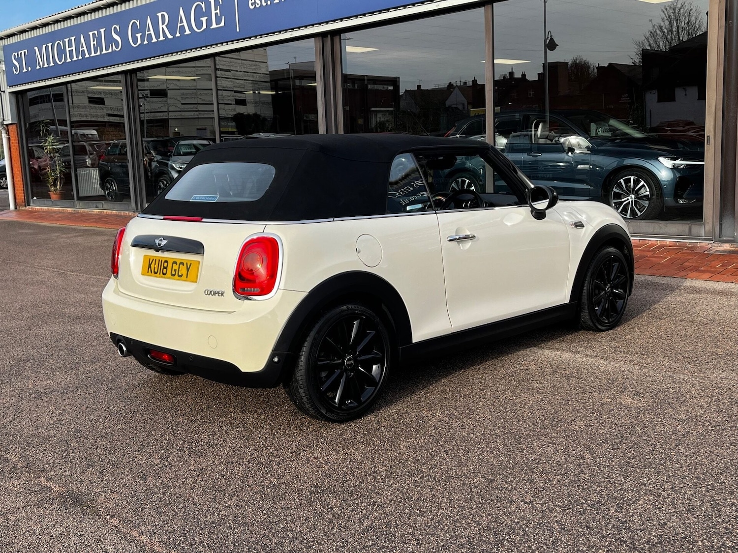 Used MINI Convertible 2018 for sale - 76807109: Photo 8
