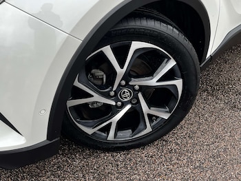 Used Toyota C-HR 2017 for sale - 77392219: Photo