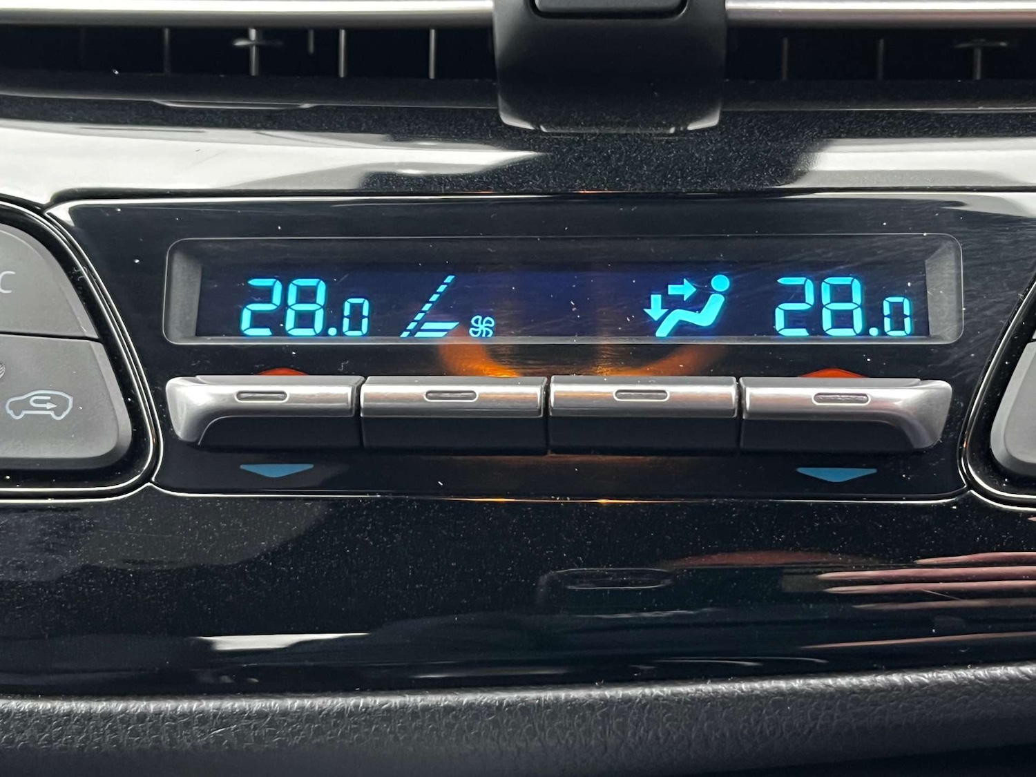 Used Toyota C-HR 2017 for sale - 77392219: Photo 50