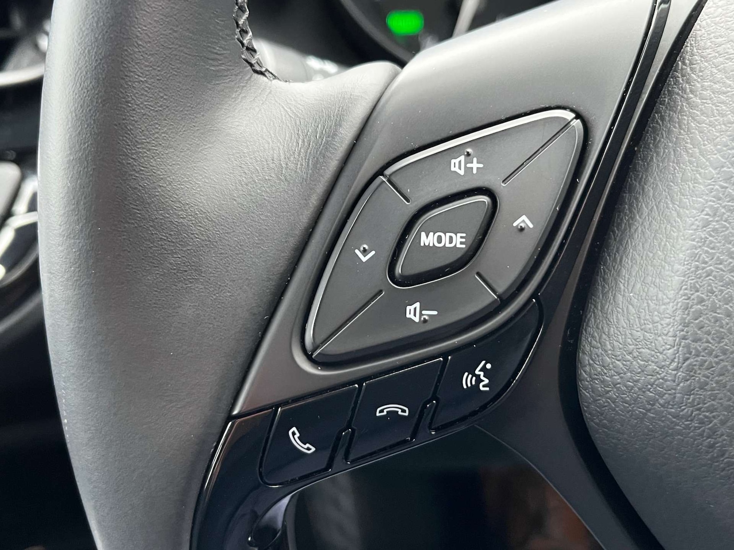 Used Toyota C-HR 2017 for sale - 77392219: Photo 56