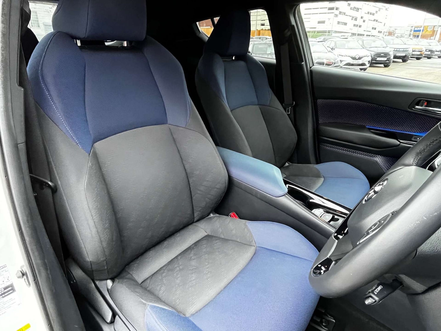 Used Toyota C-HR 2017 for sale - 77392219: Photo 65