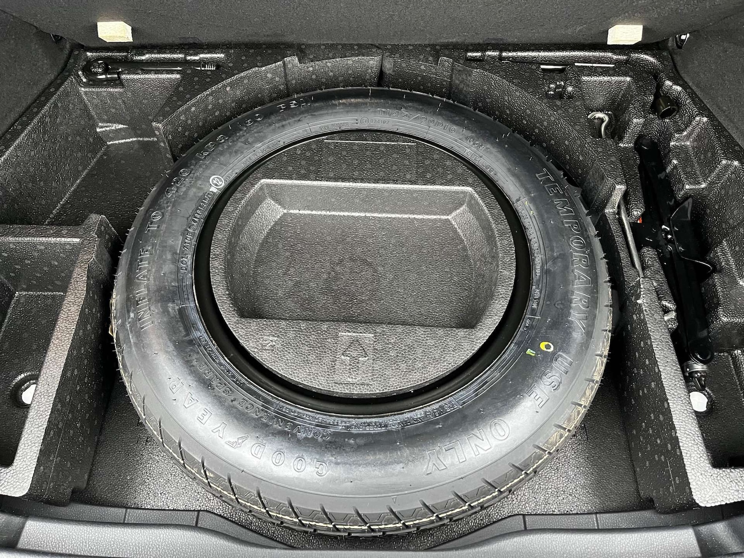 Used Toyota C-HR 2017 for sale - 77392219: Photo 71