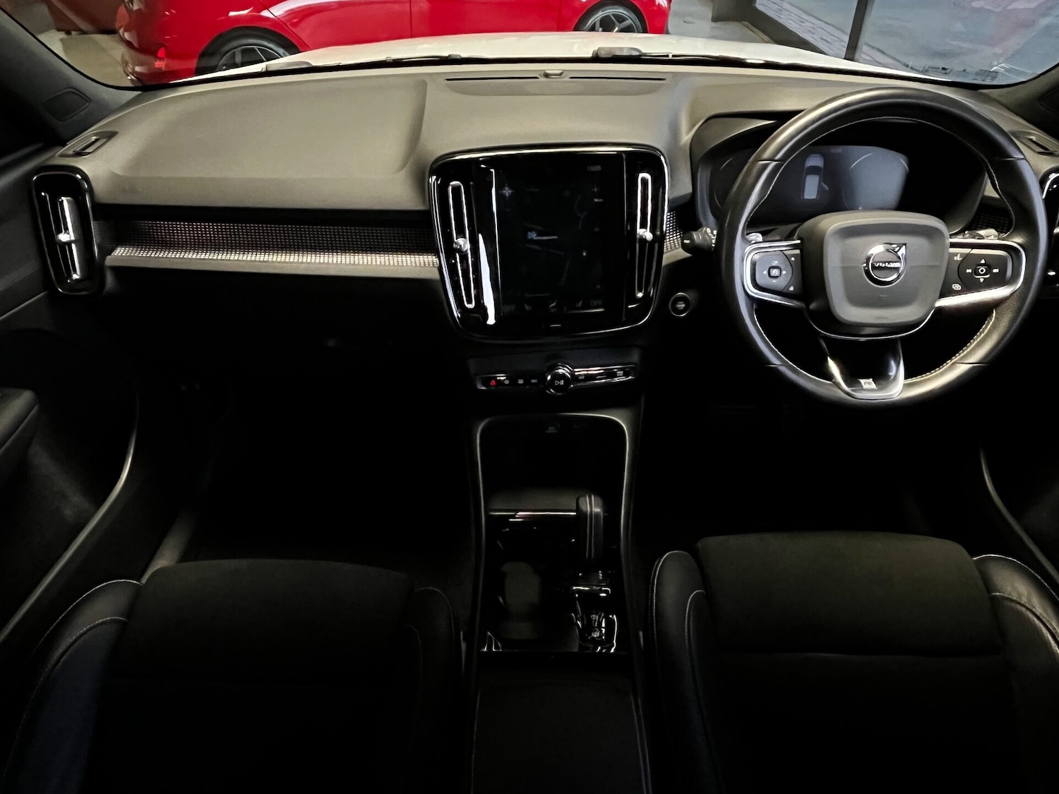 Used Volvo XC40 2020 for sale - 76653890: Photo 2