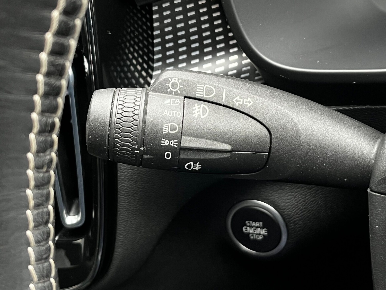 Used Volvo XC40 2020 for sale - 76653890: Photo 54