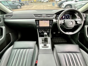 Used Skoda Superb 2022 for sale - 76037348: Photo 2