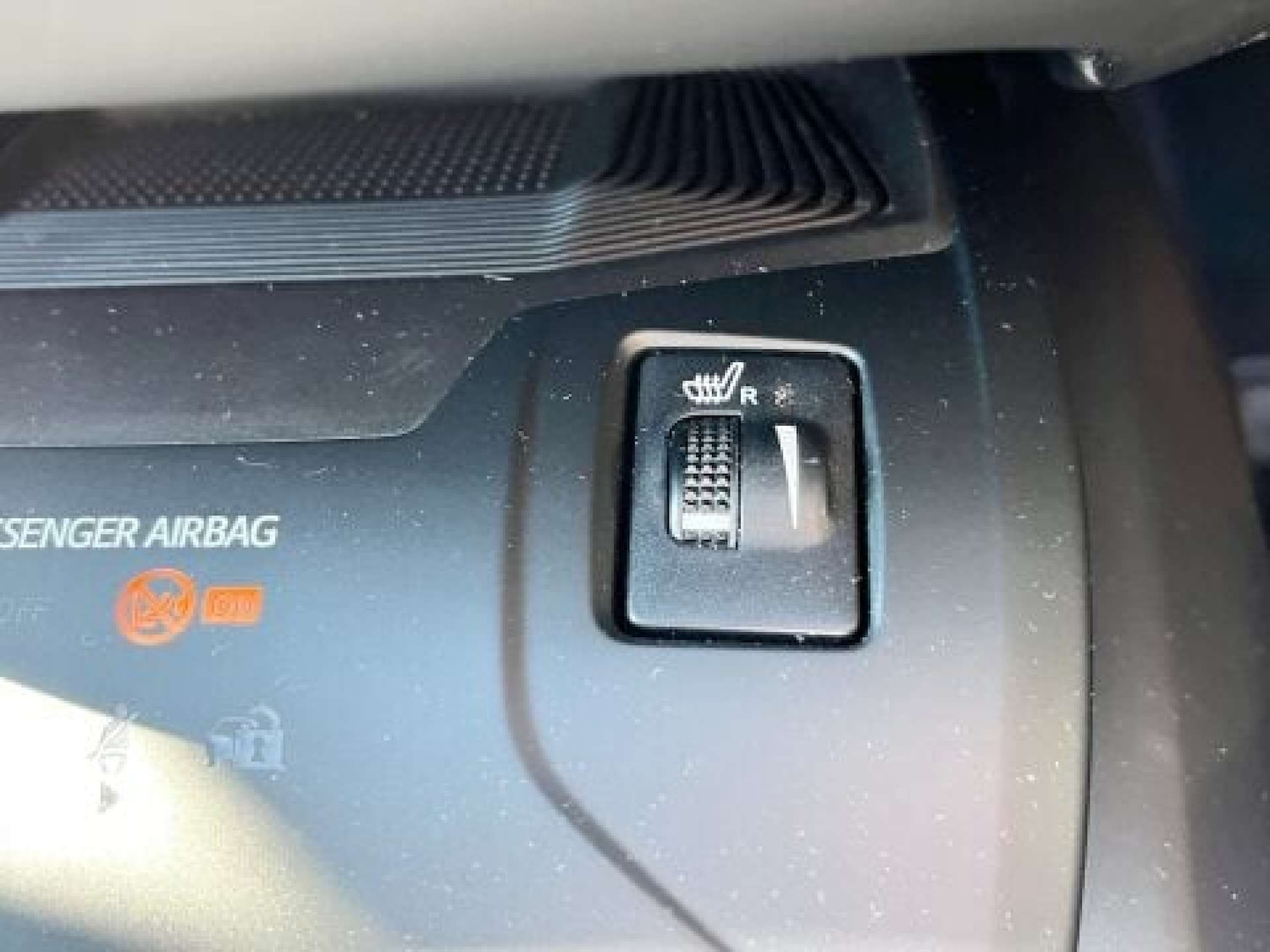 Used Toyota Avensis 2017 for sale - 76905317: Photo 40