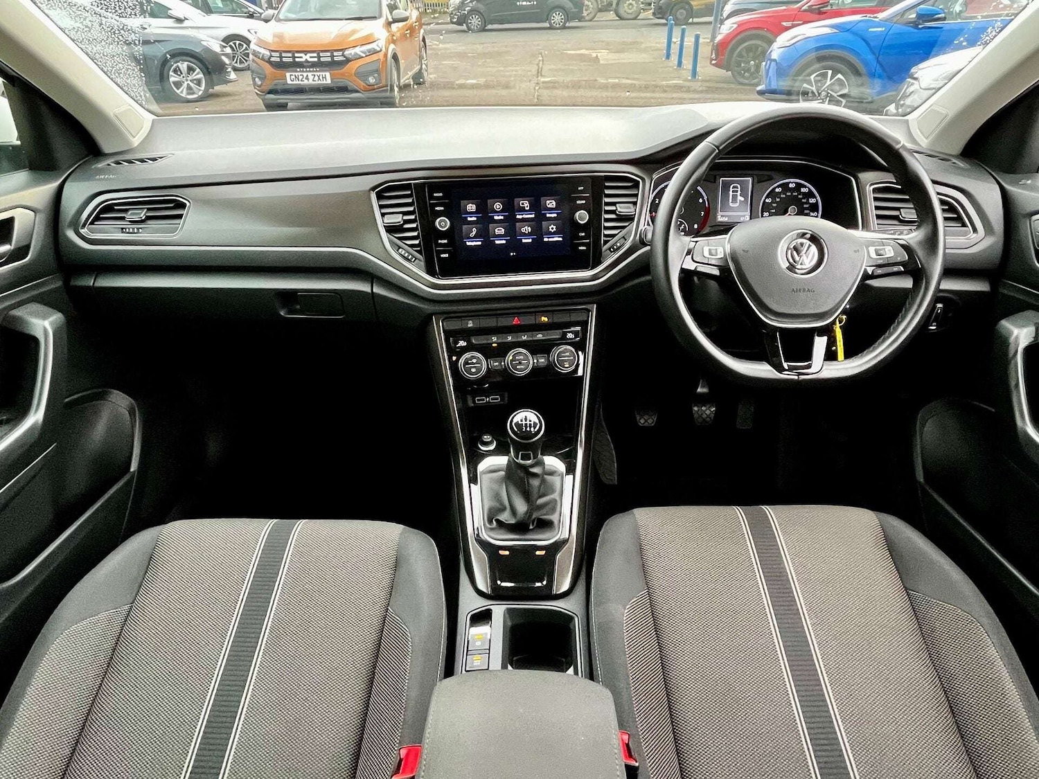 Used Volkswagen T-Roc 2019 for sale - 76957751: Photo 2