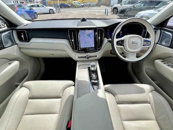 Used Volvo XC60 2022 for sale - 75425974: Photo 2