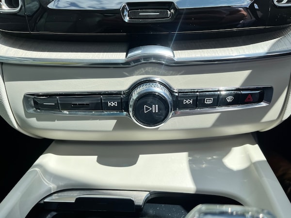 Used Volvo XC60 2022 for sale - 75425974: Photo 41