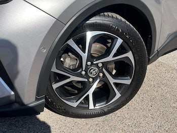 Used Toyota C-HR 2020 for sale - 79489708: Photo