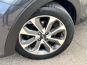 Used Kia Stonic 2019 for sale - 78555292: Photo