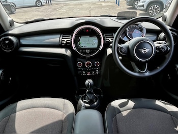 Used MINI Hatch 2019 for sale - 75425322: Photo