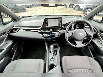 Used Toyota C-HR 2023 for sale - 78876813: Photo