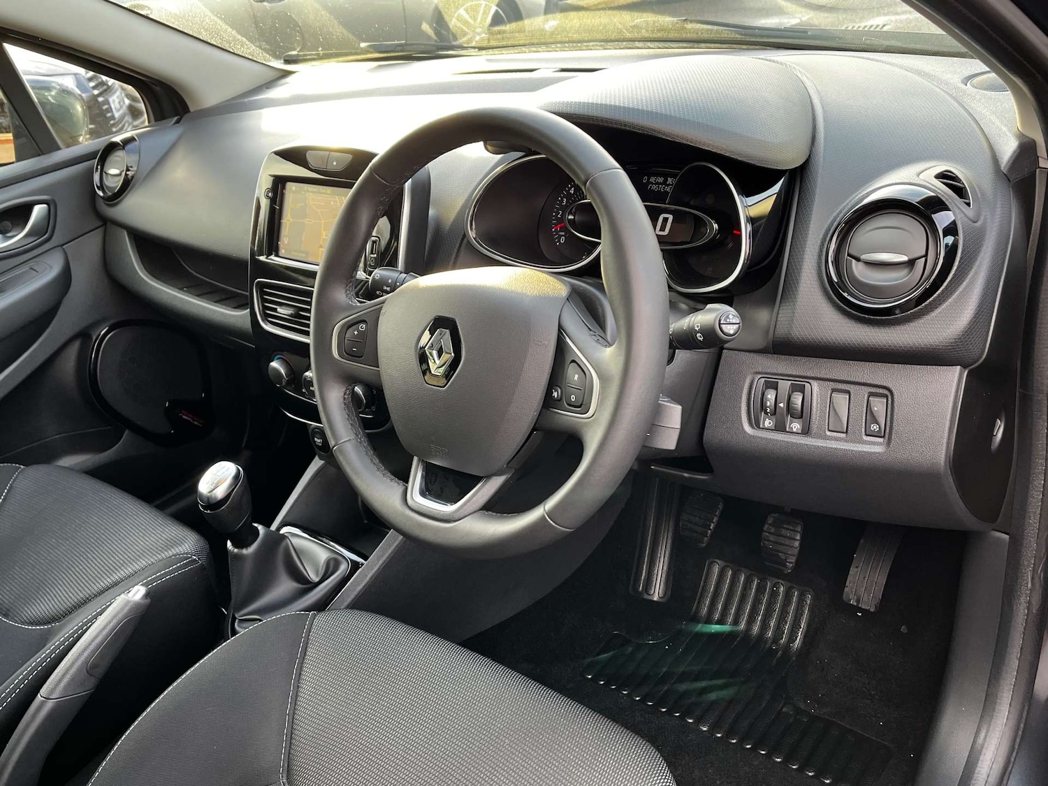 Used Renault Clio 2019 for sale - 76905282: Photo 18