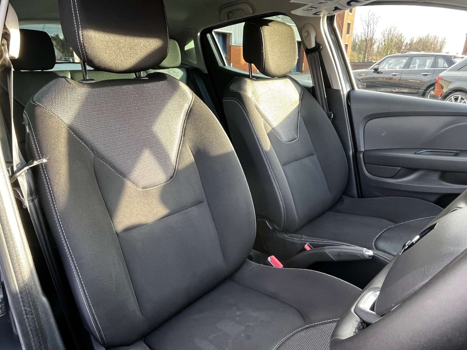 Used Renault Clio 2019 for sale - 76905282: Photo 52