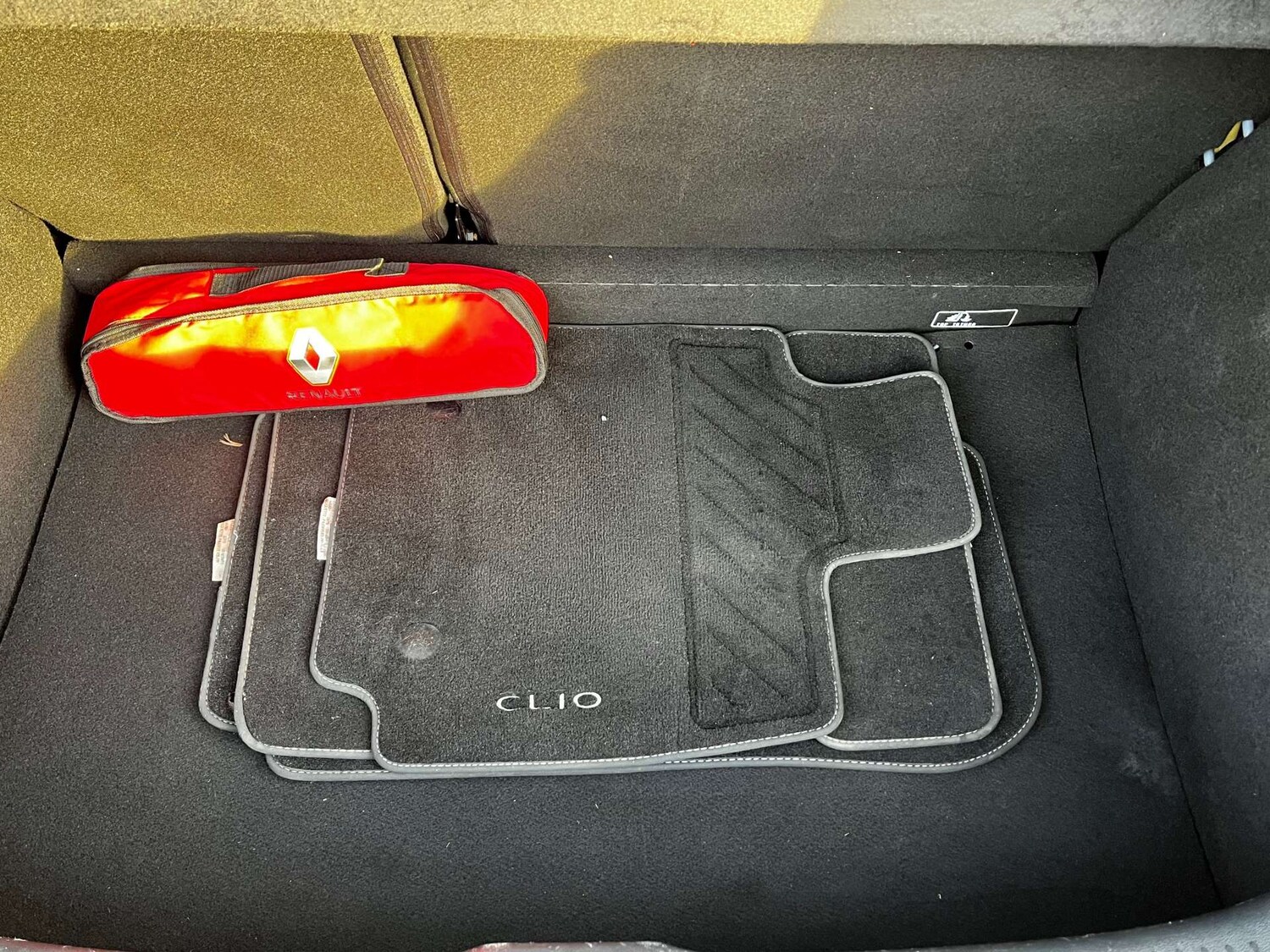 Used Renault Clio 2019 for sale - 76905282: Photo 58