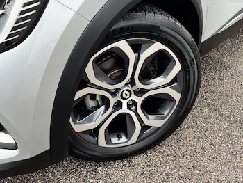 Used Renault Captur 2023 for sale - 76905323: Photo