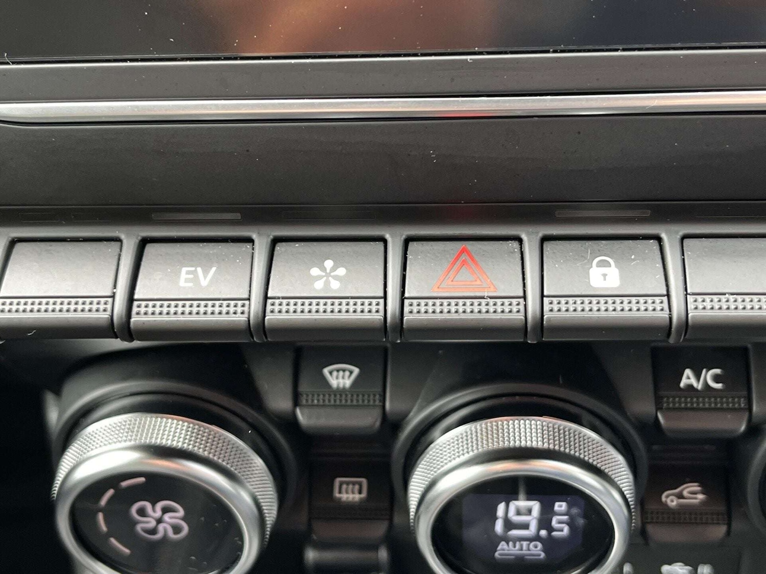 Used Renault Captur 2023 for sale - 76905323: Photo 49