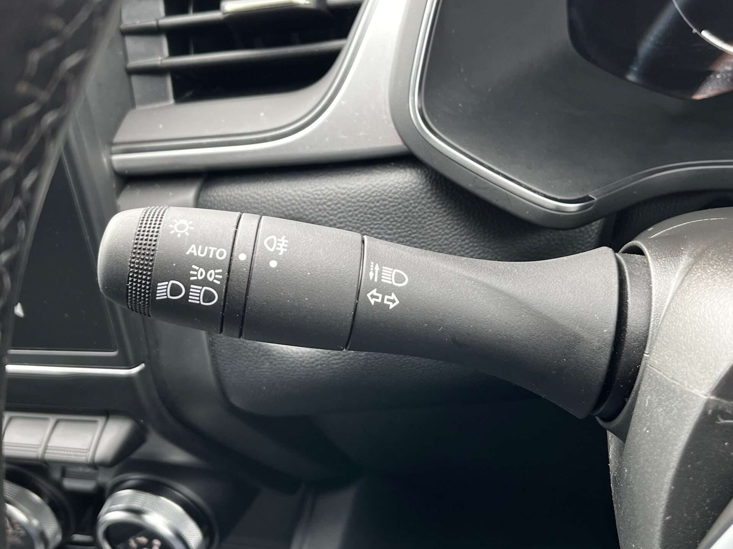 Used Renault Captur 2023 for sale - 76905323: Photo 58