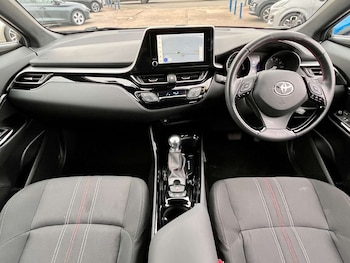 Used Toyota C-HR 2022 for sale - 76905350: Photo