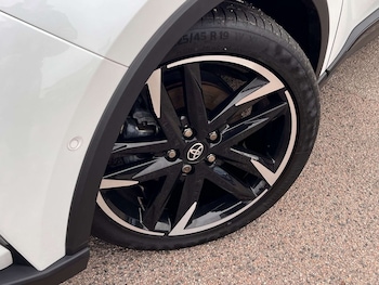 Used Toyota C-HR 2022 for sale - 76905350: Photo