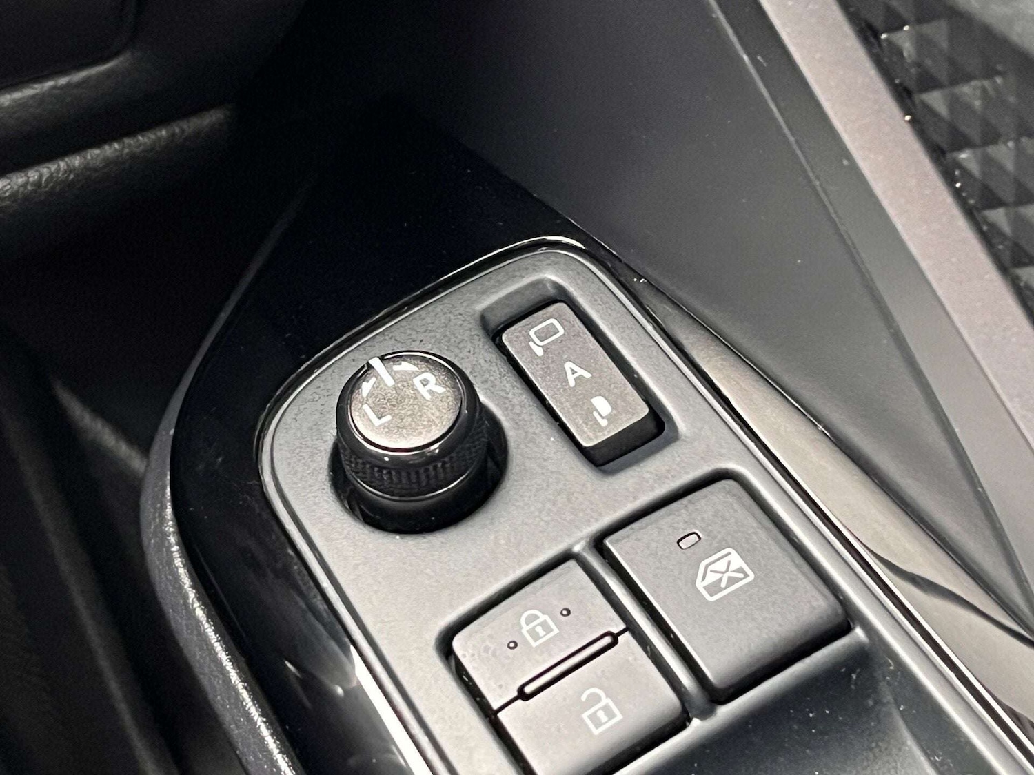 Used Toyota C-HR 2022 for sale - 76905350: Photo 57