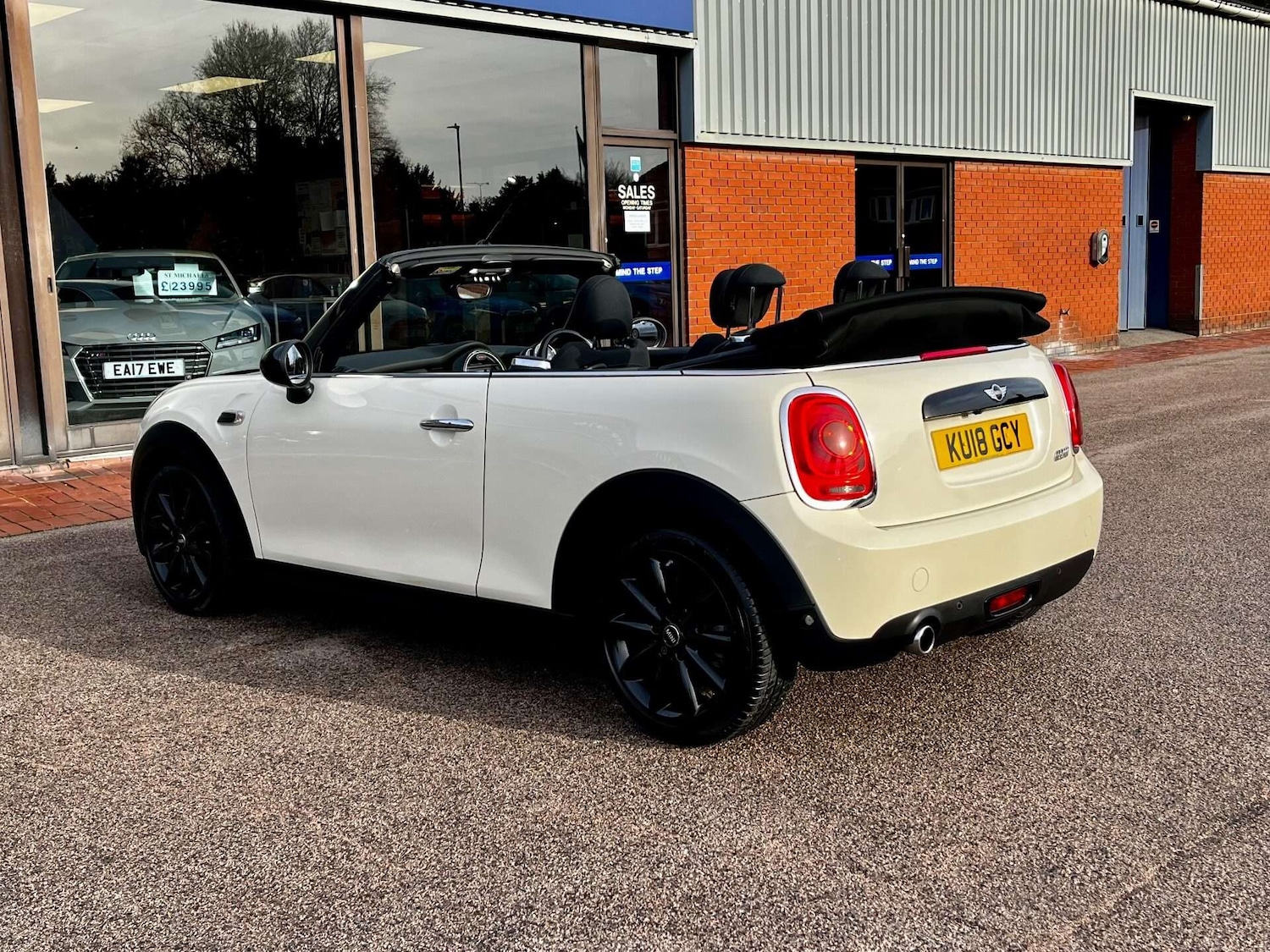 Used MINI Convertible 2018 for sale - 76905237: Photo 10