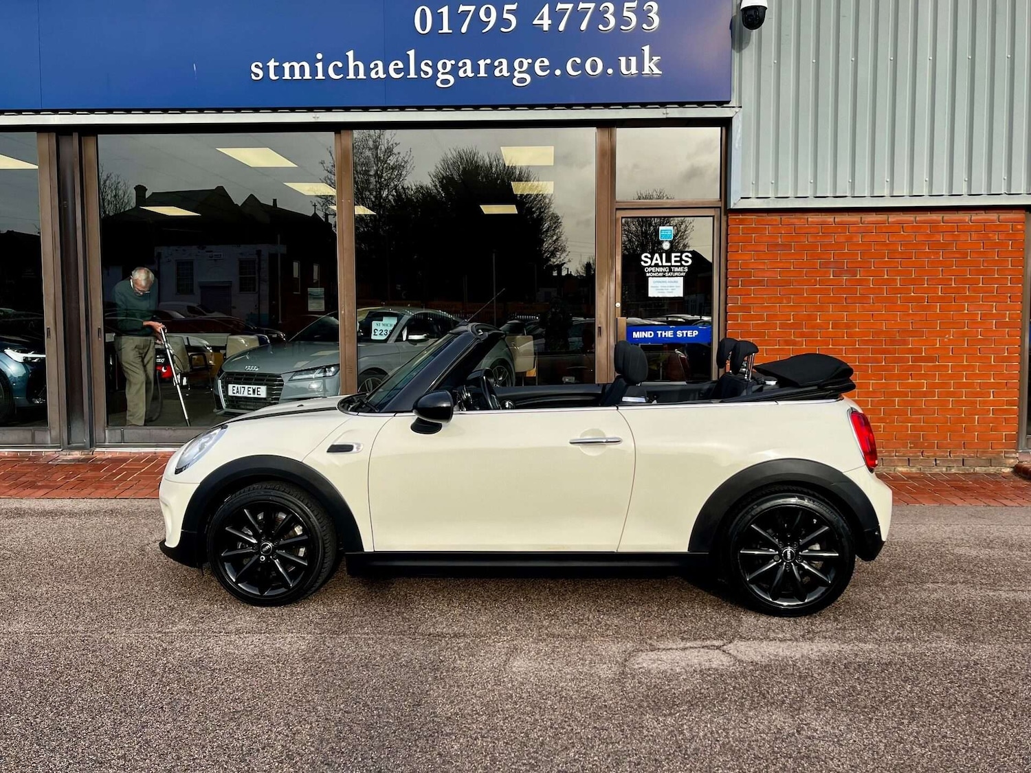 Used MINI Convertible 2018 for sale - 76905237: Photo 14
