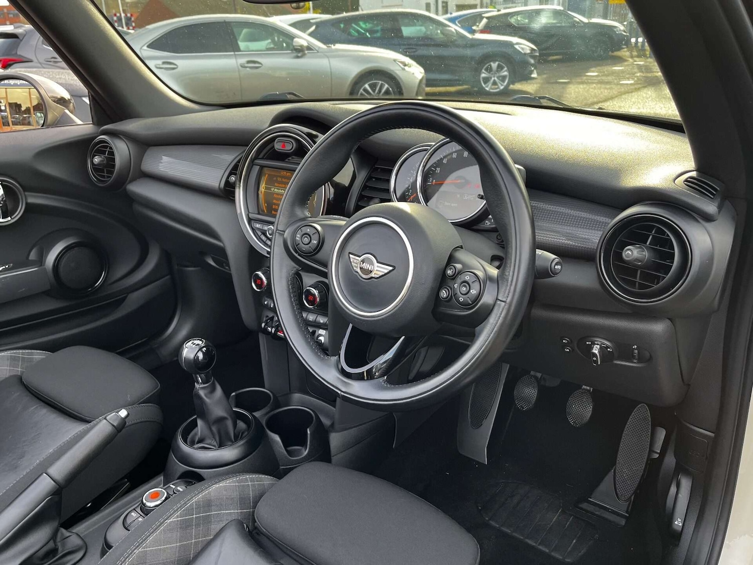 Used MINI Convertible 2018 for sale - 76905237: Photo 22