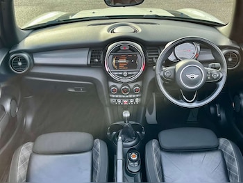 Used MINI Convertible 2018 for sale - 76905237: Photo