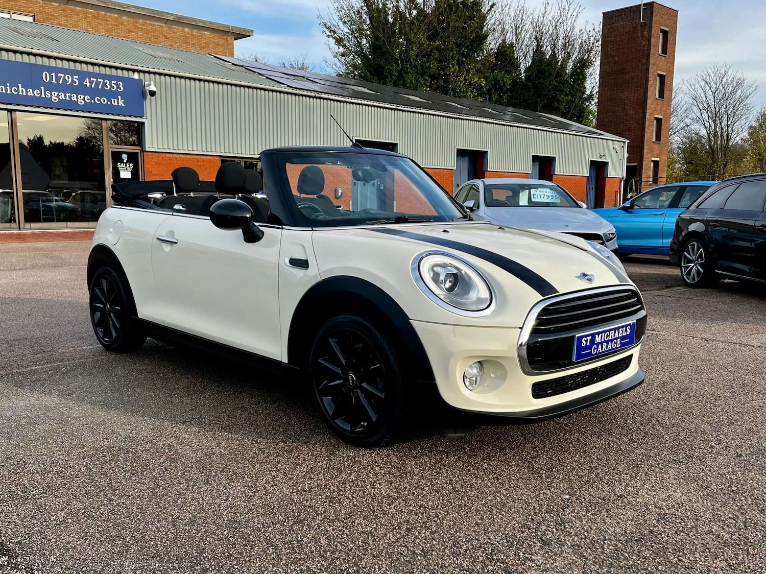 Used MINI Convertible 2018 for sale - 76905237: Photo 4